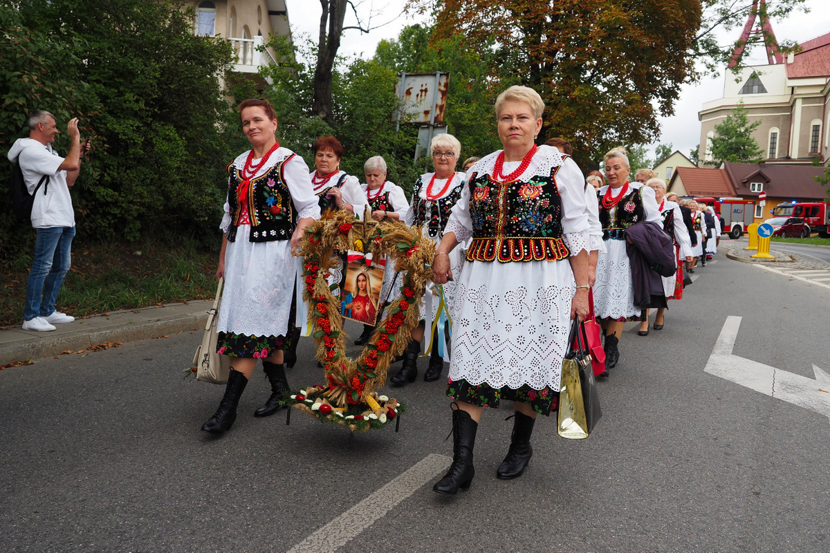 https://jaw.pl/2022/09/dozynki-miejskie-na-rynku-w-jaworznie/